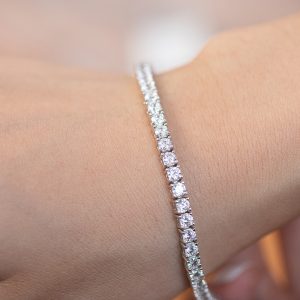 a niche and exquisite handchain in the style of instagram fashion2