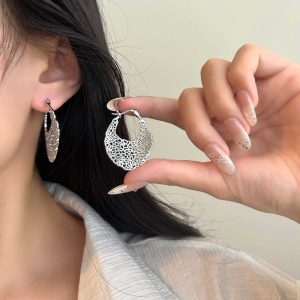 curved surface hollow earrings1