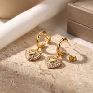 fashionable and elegant heart shaped earrings studded with diamonds1