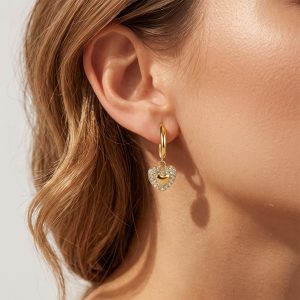 fashionable and elegant heart shaped earrings studded with diamonds2