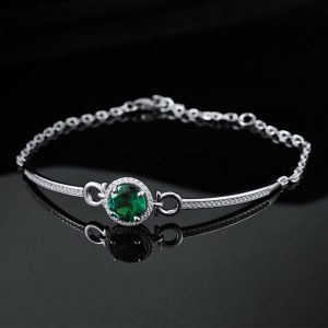 luxury and personalized emerald bracelet for grandmother's hand1