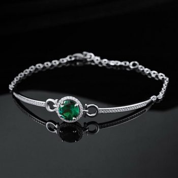 luxury and personalized emerald bracelet for grandmother's hand1