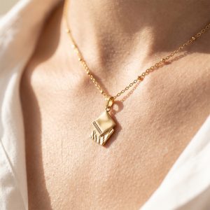simple and luxurious golden geometric necklace2