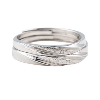 star river offers you a pair of silver engagement rings for a couple1