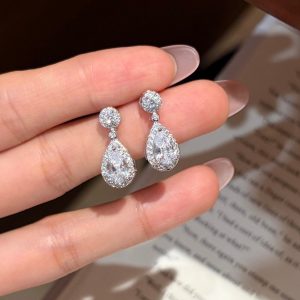 waterdrop shaped sapphire stud earrings3