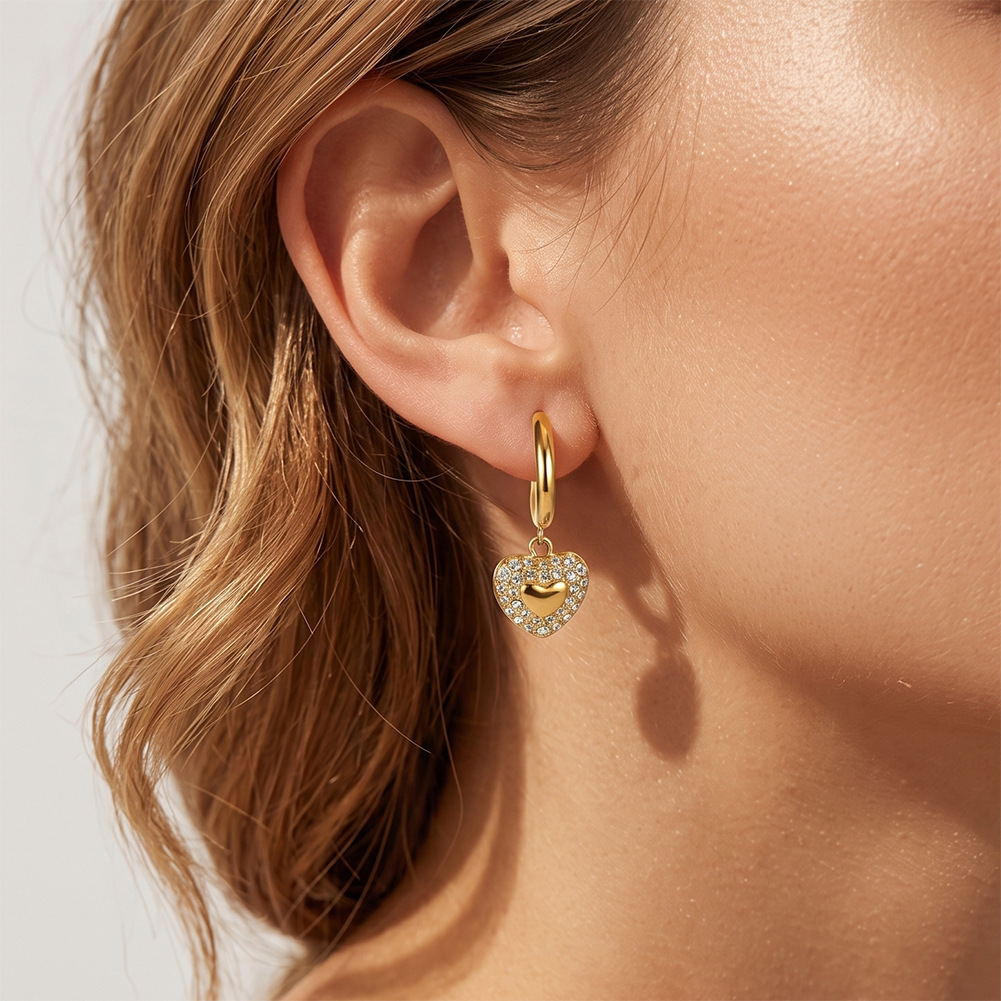 fashionable and elegant heart shaped earrings studded with diamonds2